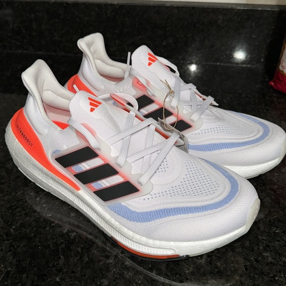 Adidas men’s UltraBoost Light W sz 10 - Picture 4 of 8